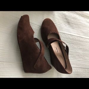 Tsubo suede wedges